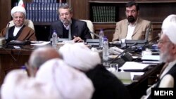 نشست مجمع تشخیص مصلحت نظام- از راست: محسن رضایی، علی لاریجانی و اکبر هاشمی رفسنجانی.