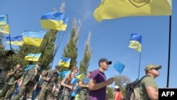 Участники акции у контрольно-пропускного пункта между Крымом и Украиной. Чонгар, 20 сентября 2015 года.