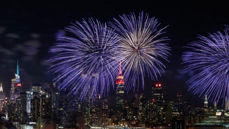 Nju Jorku rikthen festën e Vitit të Ri