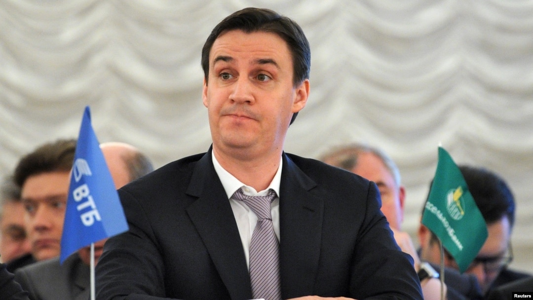 The jury praised Dmitry Patrushev for his bank's "contribution to the development of the domestic economy." The bank posted record preliminary losses of 67.9 billion rubles ($901 million currently) in the first three quarters of 2015.