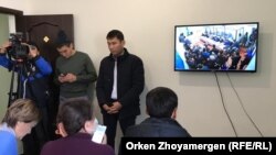 Хабарнигорон мурофиаро тавассути навори телевизион пайгирӣ мекунанд