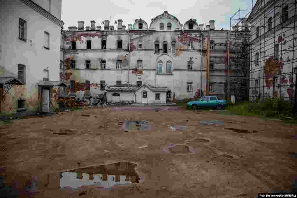 The Winter Hotel was badly damaged by a fire on May 1, 2016, the day observed as Orthodox Easter, forcing some residents to search for new homes. 