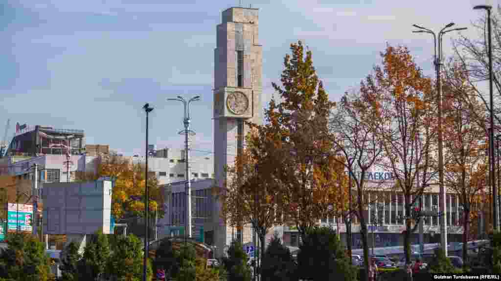 Kyrgyzstan - Bishkek autumn - nature - weather - autumn in Bishkek - mountains - roads - city life 30 Okt 2019