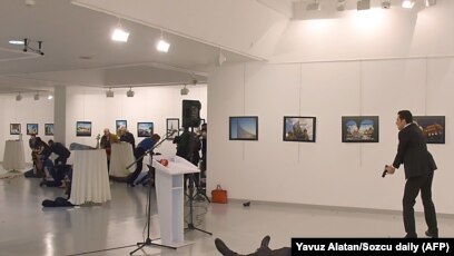 Томпалы дәрігер порно Яндекс бейнесіндегі қисық аналармен порно