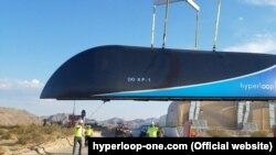 Тестовий транспорт Hyperloop One перевозять у пустелі в Неваді, 12 травня 2017 року