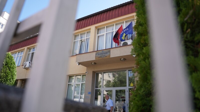 Sodišče v Prištini odredilo vrnitev petih policistov v pripor zaradi smrti Agona Zejnullahuja