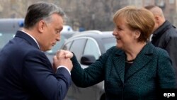 Viktor Orban, galant în gesturi, aspru în criticile la adresa Angelei Merkel în ultima vreme