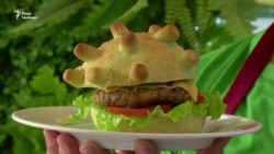 Якщо ти чогось боїшся, з’їж це! Коронабургери у вигляді коронавірусу – кулінарія часів пандемії (відео)