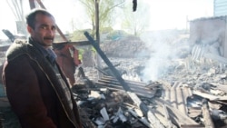 Турок-месхетинец в сожженном во время межэтнического конфликта доме под Бишкеком, Кыргызстан. 2020 год.