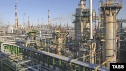 Russia's massive oil refinery in Kirishi in the Leningrad region (file photo).