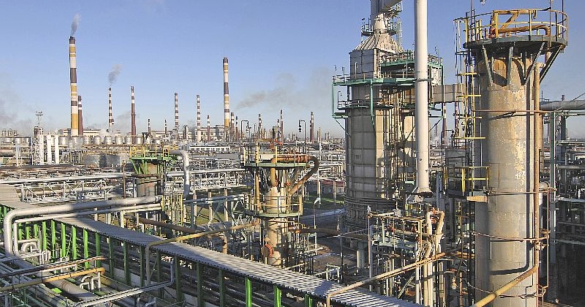 ლენინგრადის ოლქში ერთ ღამეში ხანძარი გაჩანდა ნავთობის ქარხანაში და ორი მატარებელი გადავიდა ლიანდაგიდან