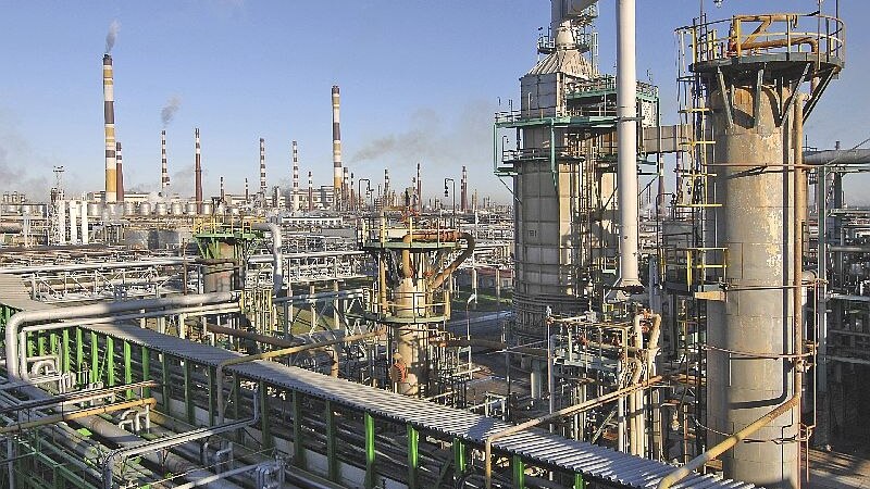 ლენინგრადის ოლქში ერთ ღამეში ხანძარი გაჩანდა ნავთობის ქარხანაში და ორი მატარებელი გადავიდა ლიანდაგიდან