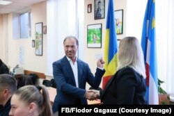 Fiodor Gagauz, la 1 octombrie, când Consiliul Electoral Central i-a eliberat legitimația de candidat la funcția de bașcan al Găgăuziei.