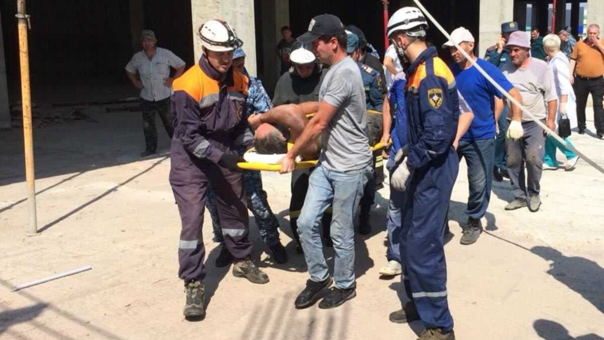 Во Владикавказе в результате обрушения многоуровневой парковки ...