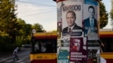 Afișe electorale la Varșovia: primarul Capitalei și membru al partidului de guvernământ Coaliția Civică din Polonia, Rafal Trzaskowski (dr.), Karol Nawrocki (stg) - candidat susținut de partidul de dreapta Lege și Justiție (PiS) din Polonia
