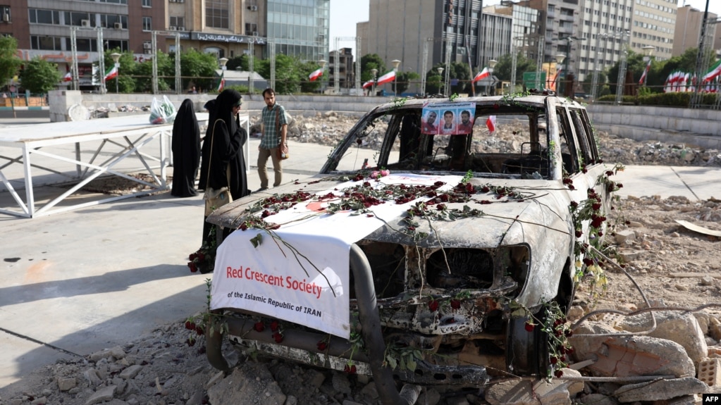 اثر برخورد یکی از موشکهای اسرائیل در تهران