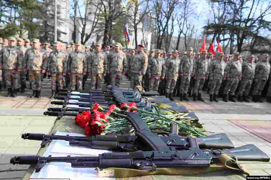 Церемония награждения наиболее отличившихся бойцов самообороны орденами, медалями и памятными дипломами