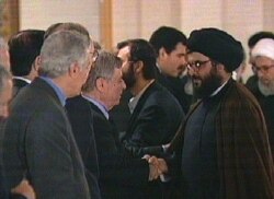 در دیدار با حسن نصرالله در دمشق در ژوئن ۲۰۰۰