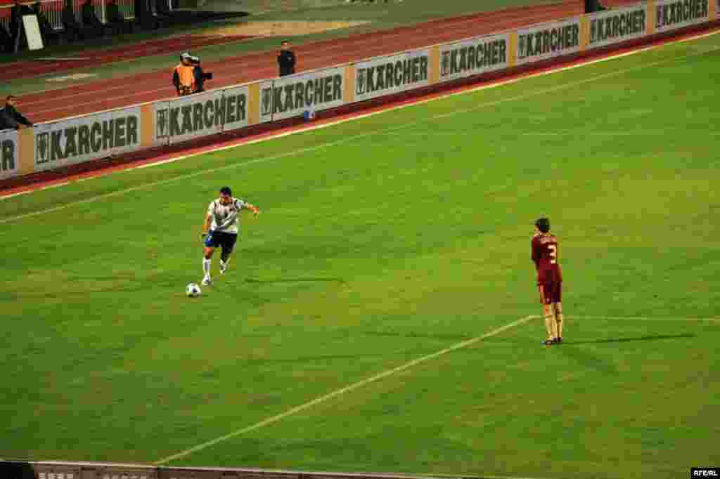 Tribunada savaş, meydanda barış... #8