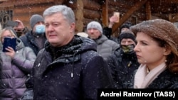 Fostul președinte ucrainean Petro Poroshenko și soția lui Marina la comemorarea a șapte ani de la reprimarea Maidanului