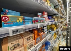 Rușii nu pot ignora creșterea constantă a prețurilor la produse de bază.