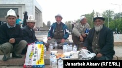 Участники митинга, приехавшие из Джалал-Абадской области