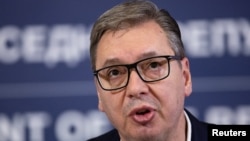 Poseta predsednika Srbije Aleksandra Vučića Novom Sadu nije bila zvanično najavljena medijima. Vučić je o njoj izvestio na svojim nalozima na društvenoj mreži Instagram.