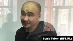 Гражданский активист Макс Бокаев в суде по его делу до заключения в тюрьму. Атырау 18 ноября 2016 года.