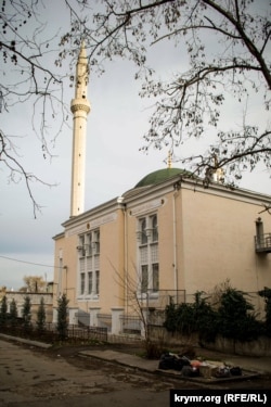 Ак'яр Джамі – соборна мечеть в Севастополі на вулиці Кулакова, січень 2018 року