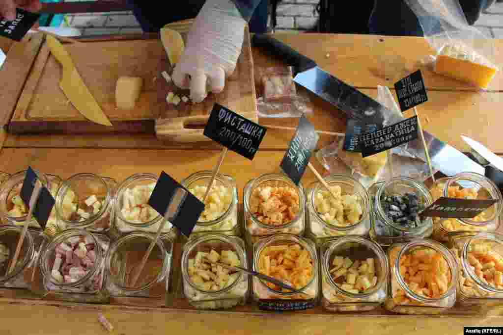 Сырная продукция на фестивале по традиции представлена разнообразно. 