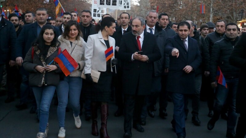 Thousands Mark 2008 Violence Anniversary In Yerevan