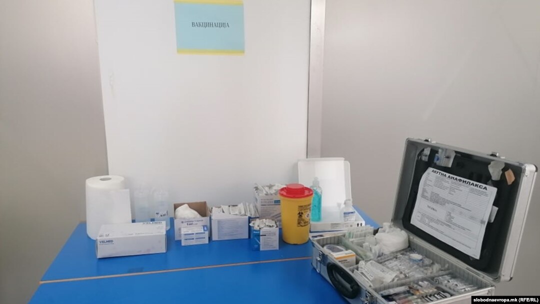 Дел за вакцинација во пунктот на УКИМ