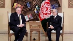 عبدالله عبدالله حین ملاقات با مایک پومپیو وزیر خارجه ایالات متحده امریکا در کابل.