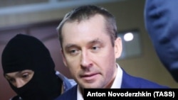 Мать полковника Захарченко вела расчеты в столбик в школьной тетради
