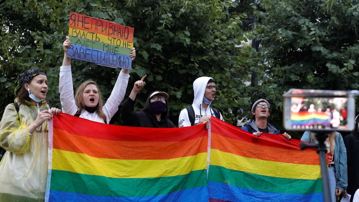 Руската неправителствена организация Маяк“, която предоставя подкрепа за лесбийки, гейове,