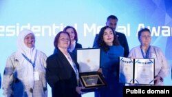 Presidentja e Kosovës, Vjosa Osmani në ceremoninë e ndarjes së çmimit për nënat e Srebrenicës.