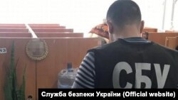 У СБУ уточнили, що обшуки стосувалися справи щодо зловживань екскерівництва летовища Запоріжжя під час ремонту злітно-посадкової смуги