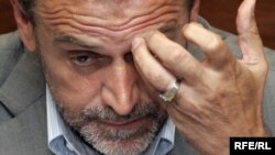 Opozicija se boji da bi zagrebački gradonačelnik Milan Bandić mogao iz rukava izvući još tri glasa