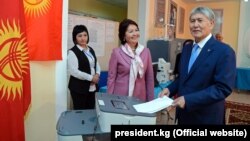 Outgoing Kyrgyz President Almazbek Atambaev casts his ballot.
