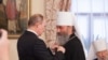 Президент России Владимир Путин и митрополит Онуфрий (2013 год)
