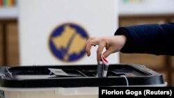 Fotografi e procesit zgjedhor të 14 shkurtit në Kosovë.