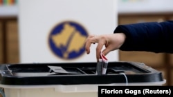 Pamje nga procesi i votimit për zgjedhjet parlamentare në Kosovë. Shkurt 2021.