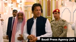 Pakistani Prime Minister Imran Khan (center) on a visit last month to Saudi Arabia.