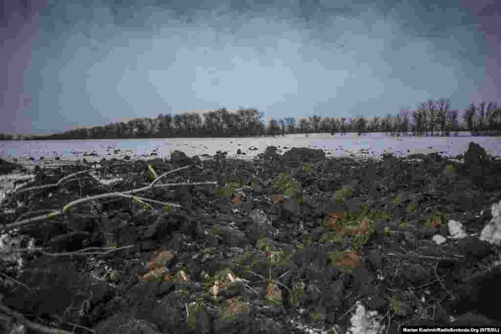 Авдеевка расположена к северу от удерживаемого пророссийскими сепаратистами Донецка - административного центра Донецкой области. В последние несколько дней близ Авдеевки разгорелись бои.&nbsp; &nbsp;