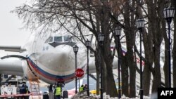 Аэропорт Внуково 2, самолет Bk-96 c российскими дипломатами