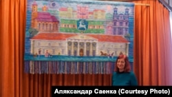 Алена Шунейка і ейны габэлен «Горадзенская ратуша 1784»