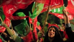 “ غیرسیاسي کړل شوي ځوانان په عمران پسې دی”