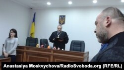 Суддя оголошує вирок у справі про напад на журналіста газети «Вєсті» В’ячеслава Веремія, 22 грудня 2017 року