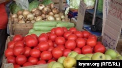 В Крыму все еще можно встретить отечественные фрукты и овощи