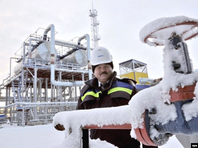 The Achimov field produces a significant portion of gas condensate handled by a processing plant in the nearby city of Novy Urengoi. (file photo)